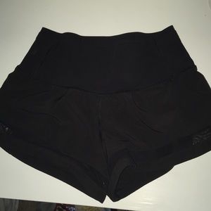 black lululemon shorts